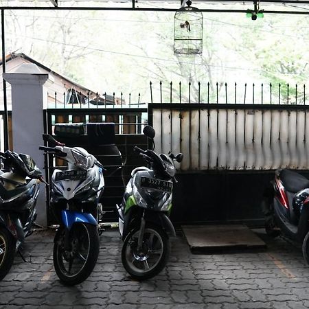 Vaccinated Staff - OYO 90304 Cosmo Tanjung Duren Yakarta Exterior foto