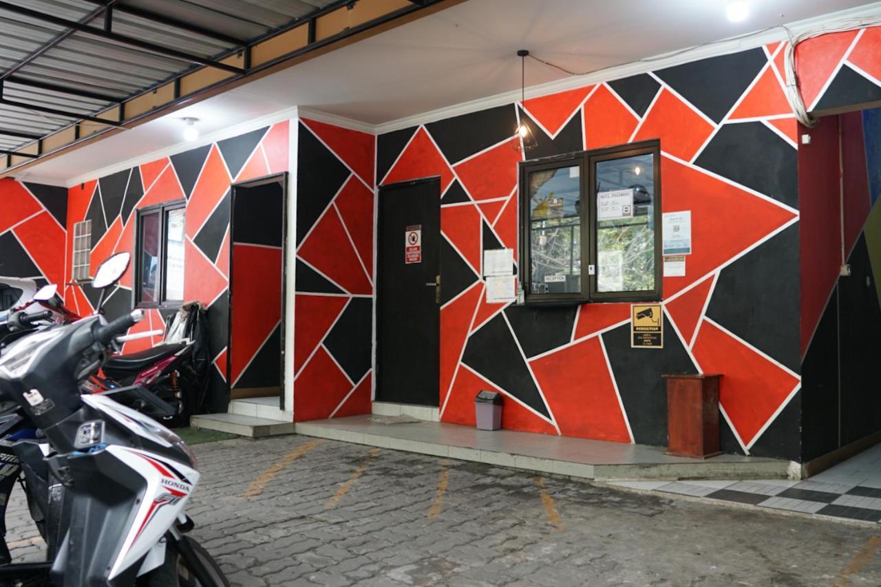 Vaccinated Staff - OYO 90304 Cosmo Tanjung Duren Yakarta Exterior foto